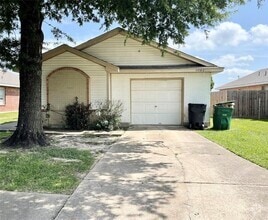 Building Photo - 15823 Ridgecroft Rd