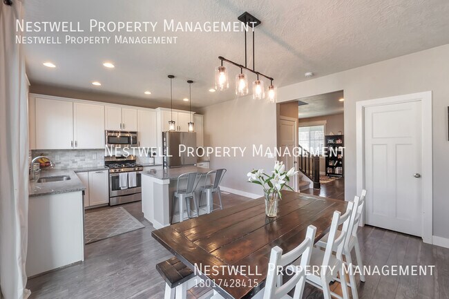 Foto del edificio - Gorgeous 4-bed Home in Saratoga Springs $5...