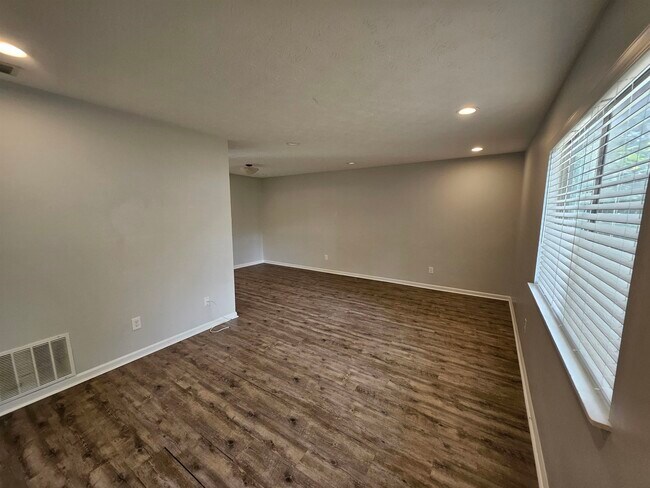 Building Photo - 3235 Springdale Dr