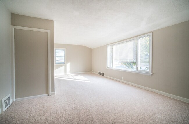 Building Photo - 2902 N 39th St