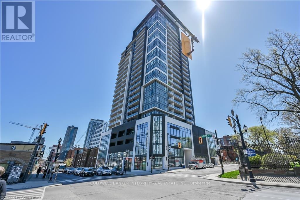 Primary Photo - 15-1815 Queen St S