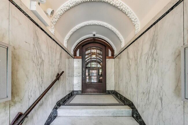 Foto del edificio - 5325 S Harper Ave