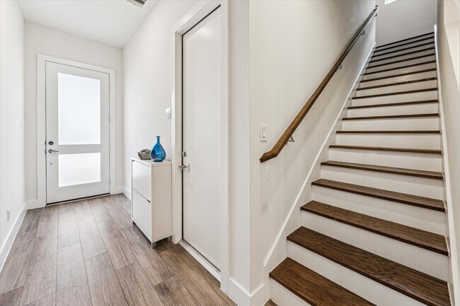 Foto del edificio - 2204 Cortijo Pl