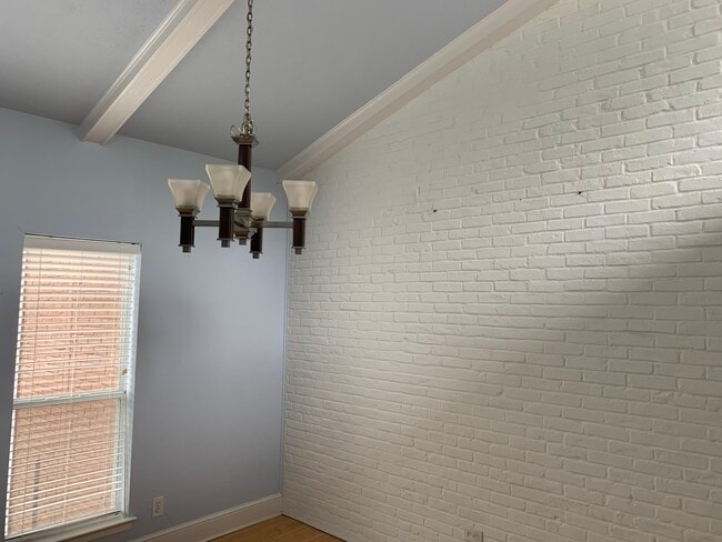 Building Photo - 5928 Sandhurst Ln