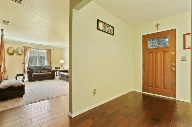Building Photo - House For Rent in Stockton