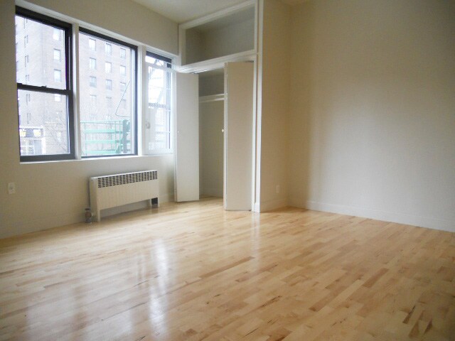 Primary Photo - 2731 Broadway Ave