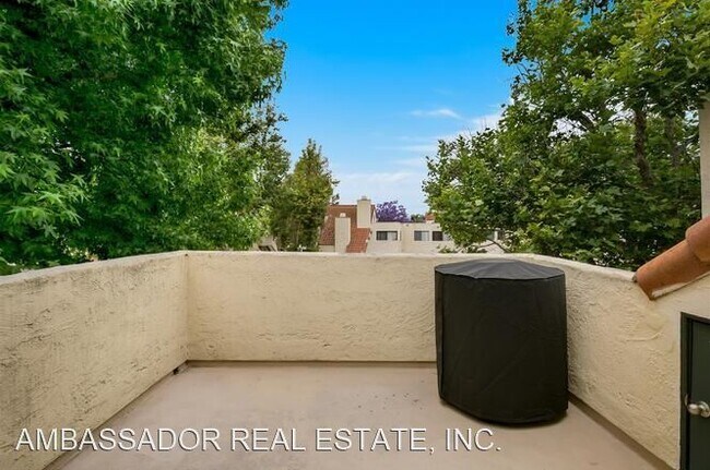 Building Photo - 1 br, 1 bath House - 333 N. Melrose Drive