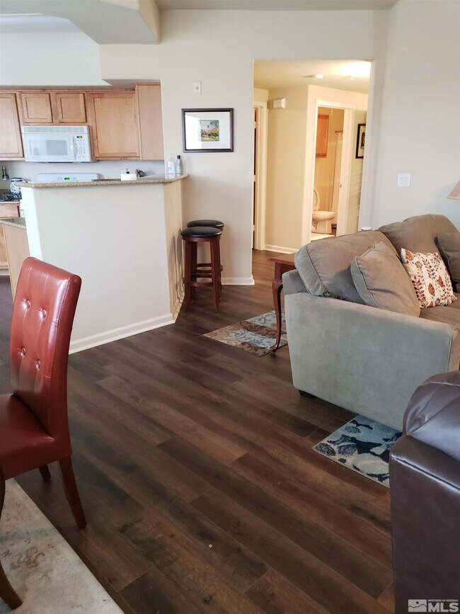 Foto del edificio - 1325 S Meadows Pkwy