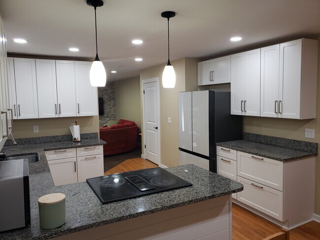 Building Photo - 4319 Kencrest Dr