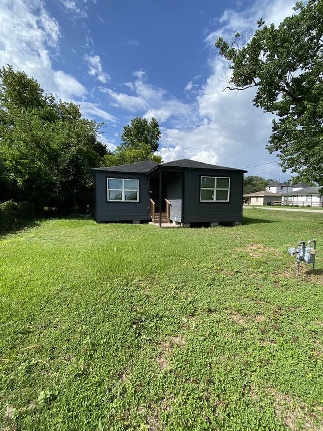 Building Photo - 8123 Betty Boop St