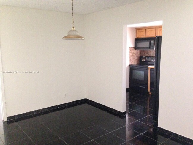 Foto del edificio - 16919 N Bay Rd