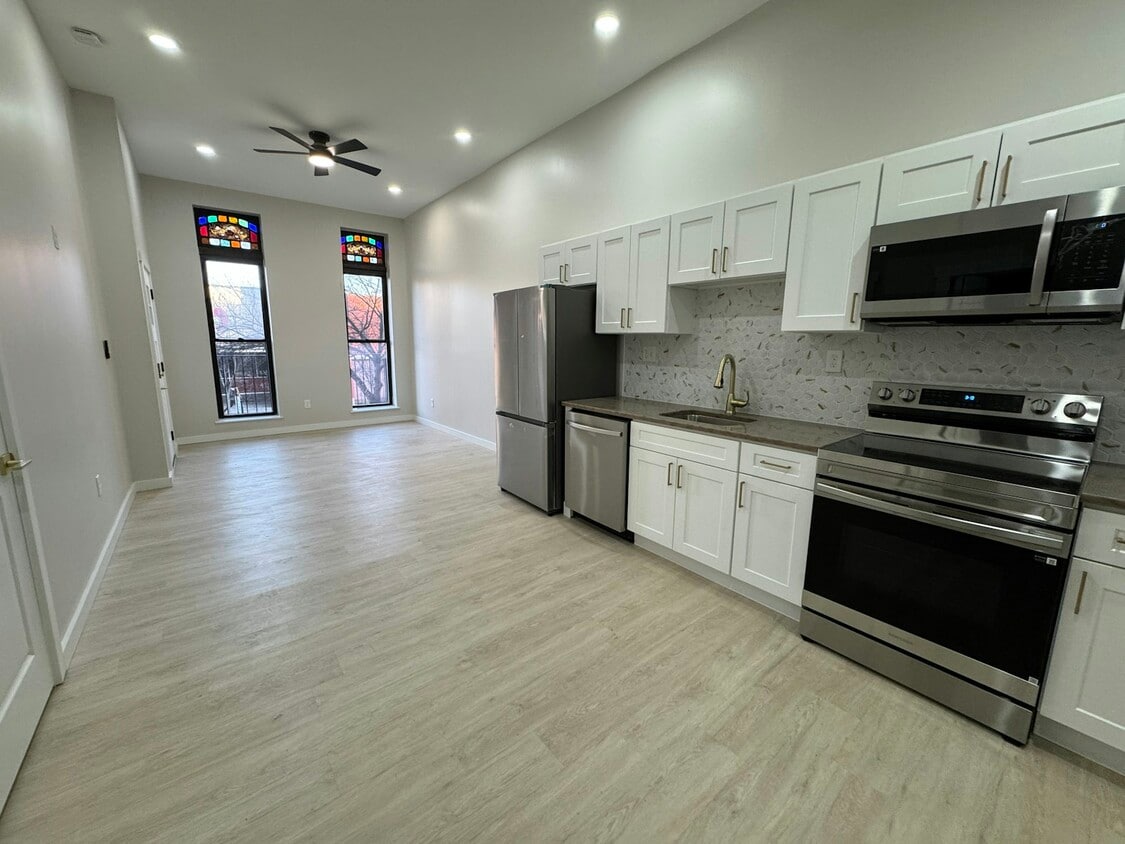 Foto principal - 2416 N Charles St