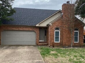 Building Photo - 751 Steeplechase Way