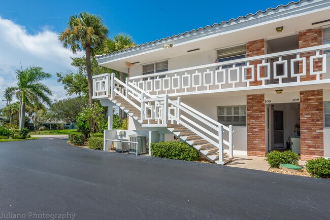 Building Photo - 331 Tequesta Dr