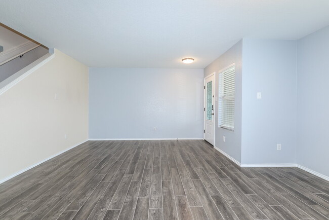 Foto del edificio - 302 Falling Pine Dr