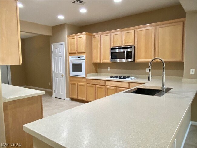 Building Photo - 3458 Ridge Meadow St