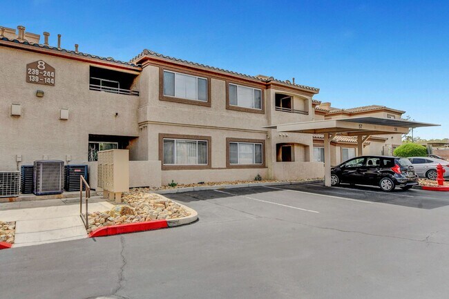 Foto del edificio - 2 Bed 2 Bath Condo & Gated
