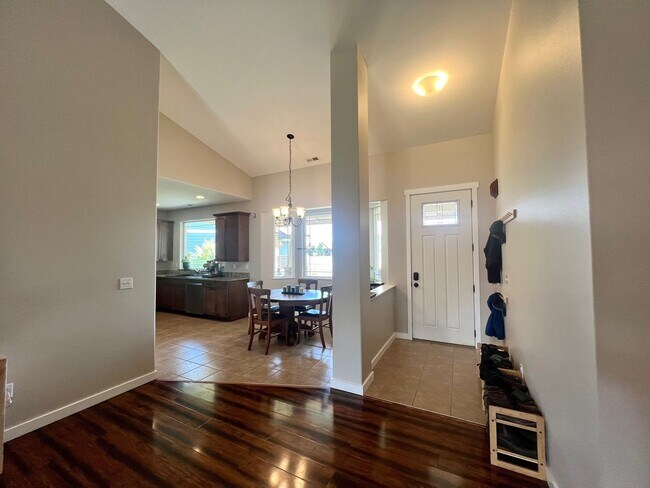 Foto del edificio - Modern 3 Bedroom Home
