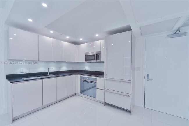 Photo - 1010 Brickell Ave Apartment