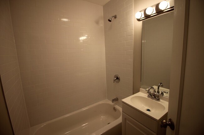 Foto del edificio - 4411 N La Crosse Ave