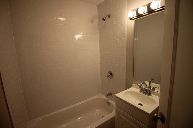Building Photo - 4411 N La Crosse Ave