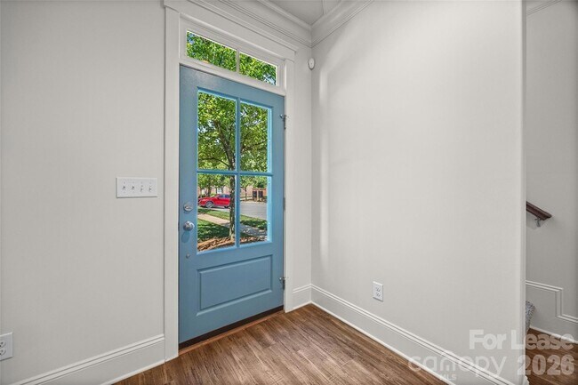 Building Photo - 706 Kingsley Way
