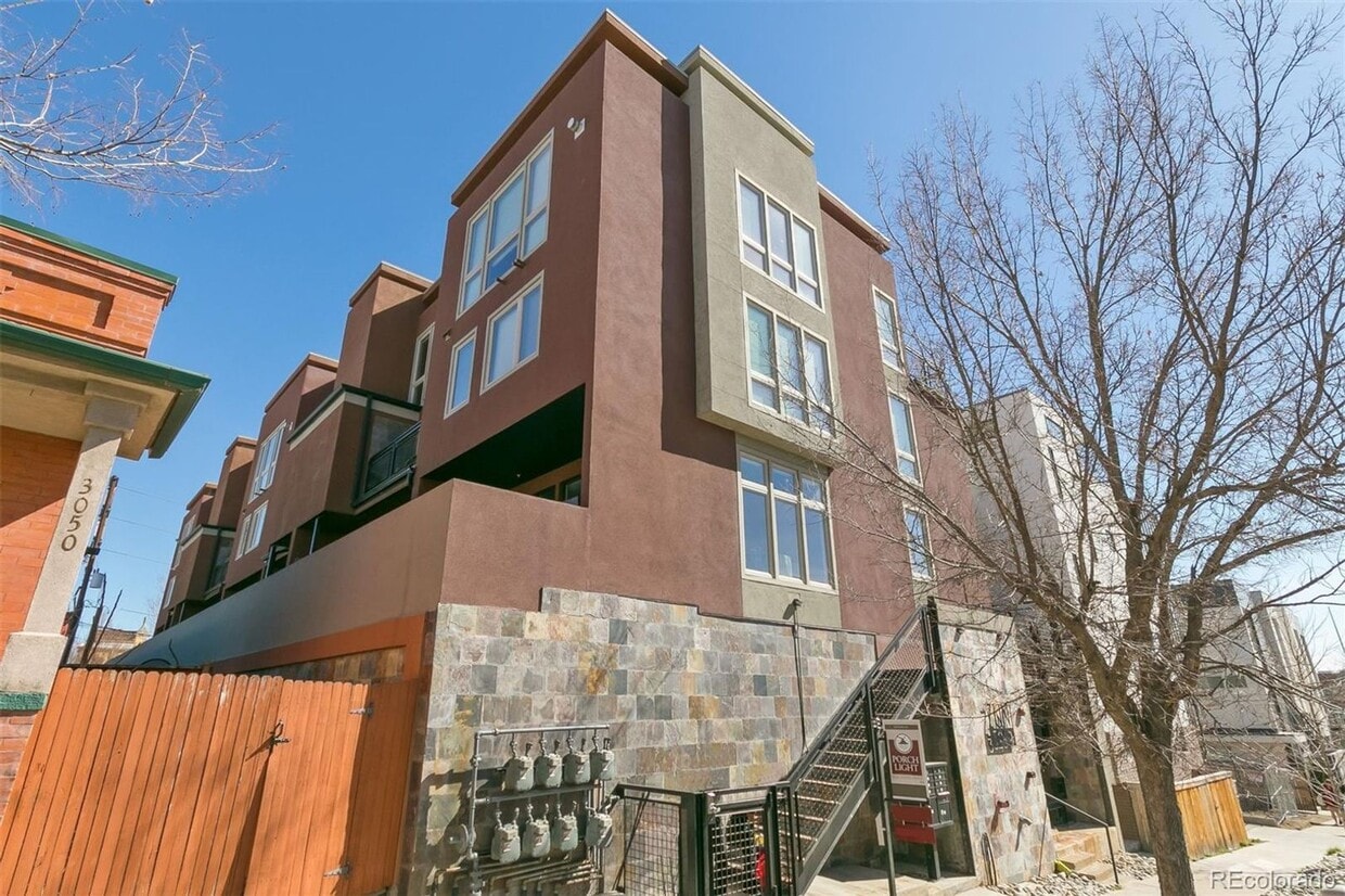 LOCATION LOCATION!! In the heart of LOHI just blocks to restaurants, boutiques and local waterin... - LOCATION LOCATION!!  In the heart of LOHI just blocks to restaurants, boutiques and local waterin...