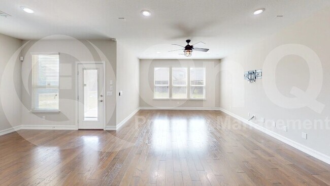 Foto del edificio - 404 Stern Ct