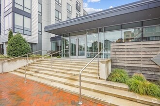 Building Photo - 145 Riverhaven Dr