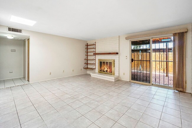 Building Photo - 630 S Pantano Rd