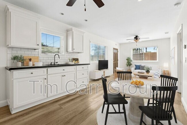 Foto del edificio - 2225 Santa Ana Ave