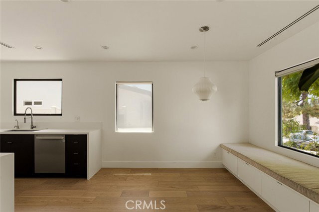Foto del edificio - 9846 Cabanas Ave