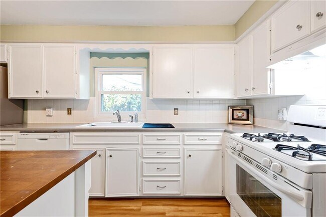 Building Photo - 7815 Hardy Dr