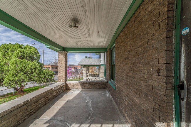 Foto del edificio - 912 E 31st St