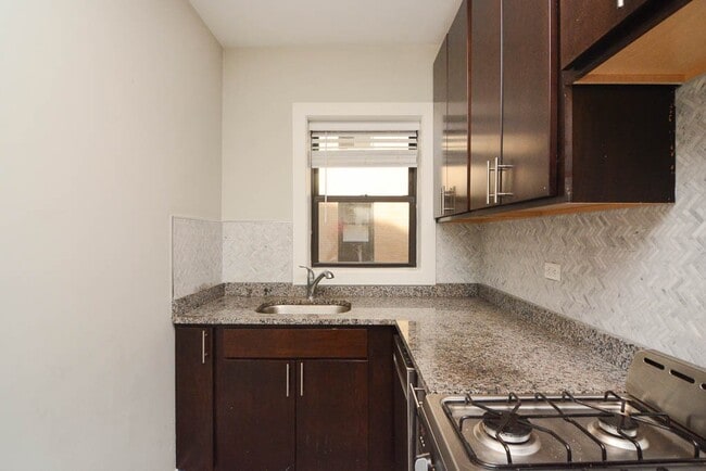 Building Photo - 459 W Belden Ave
