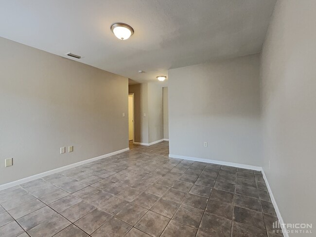 Building Photo - 1408 Highview Rd