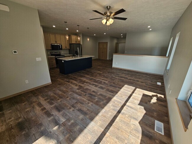 Foto del edificio - Tunis Drive Townhomes