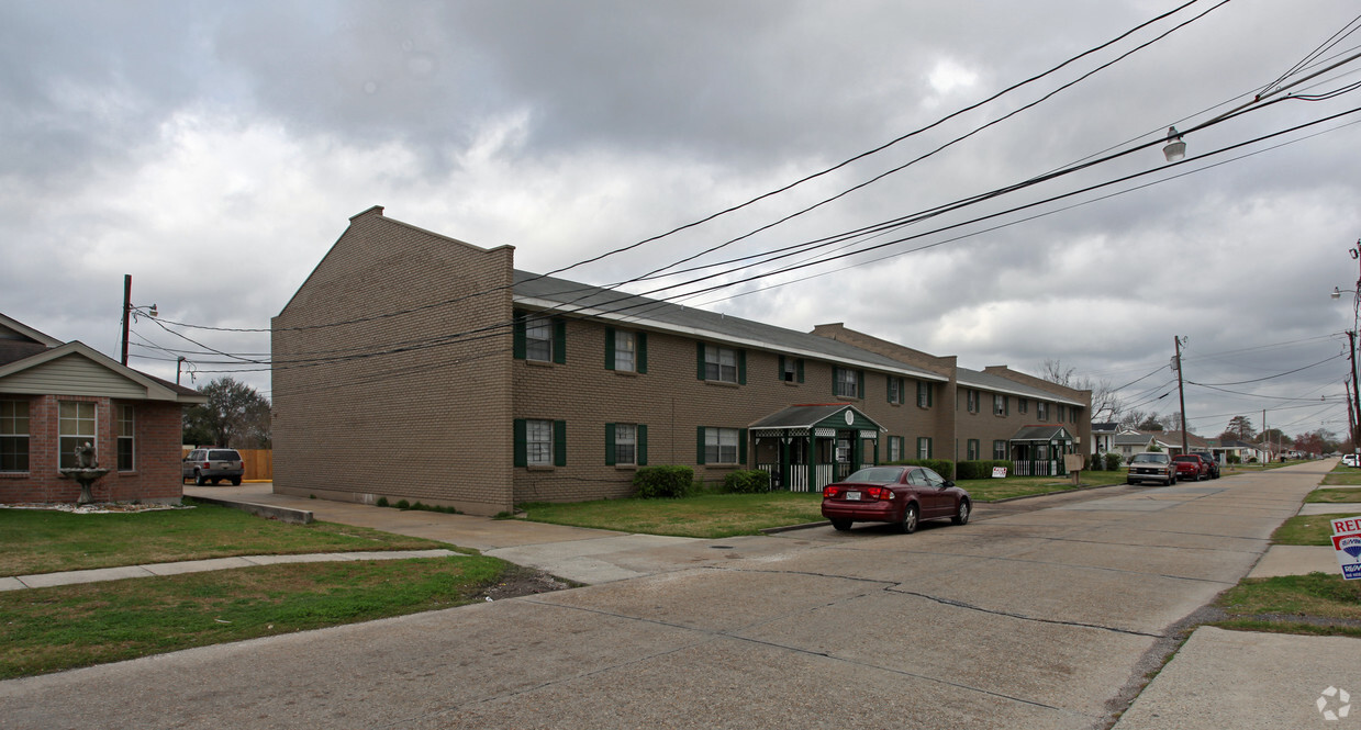 Primary Photo - 810 5th Ave