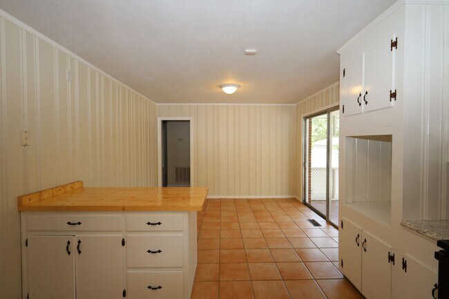 Foto del edificio - 1200 Dellwood Dr