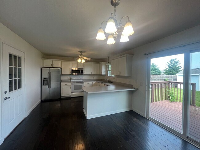 Foto del edificio - 4 Bedroom 2 Full Bath Chatham!