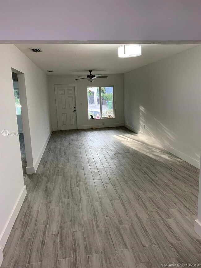 Building Photo - 1143 SW 12th Ct
