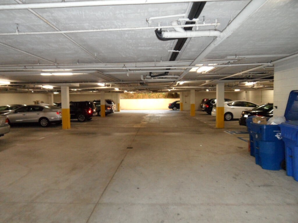 Building Photo - 2121 S Bentley Ave