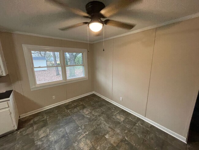 Foto del edificio - 4 Bedroom Brick House - Vouchers Accepted