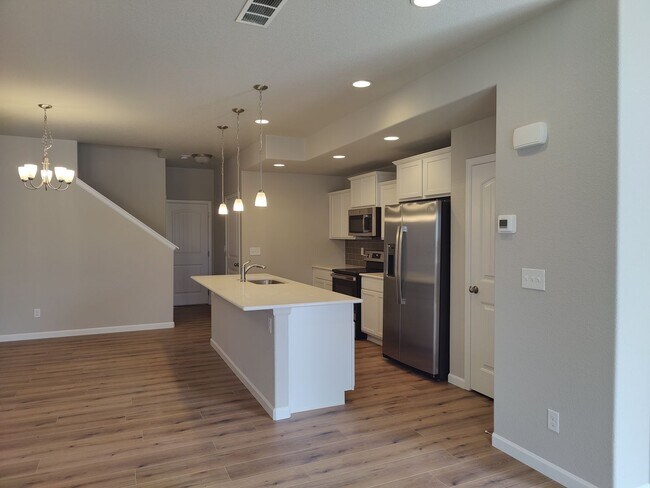 Building Photo - 3 BED/2-1/2 BATH TOWNHOME IN LORSON RANCH