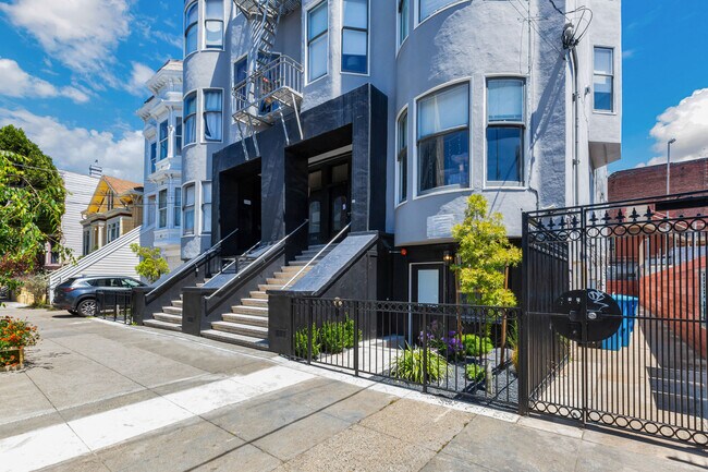 Building Photo - 155 Bartlett