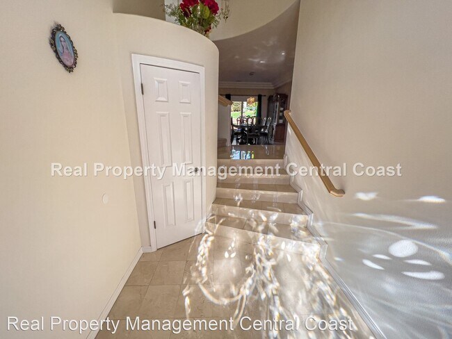Building Photo - 3 br, 2.5 bath House - 40 La Gaviota
