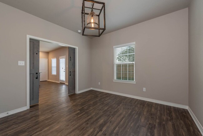 Building Photo - Unique 5 bedroom/5.5 bath home in The Revelry