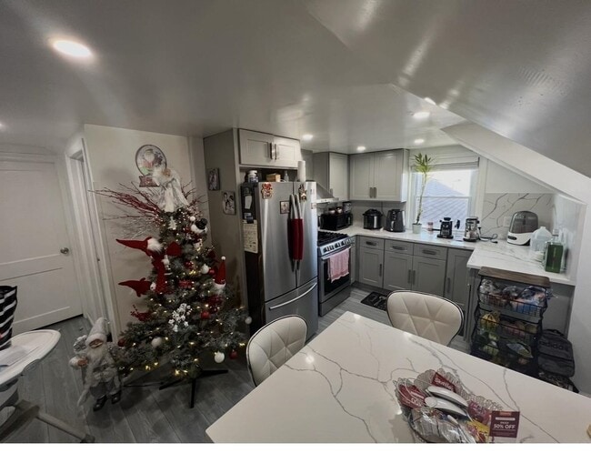 Building Photo - 28 Linden Ave