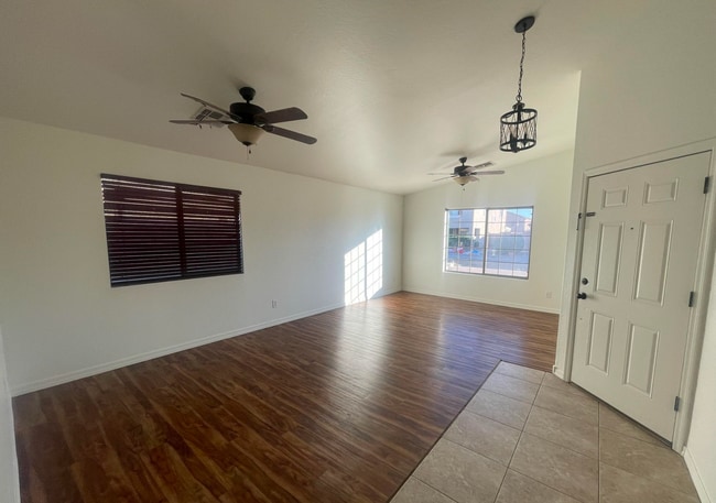 Building Photo - Charming 4 bed 2 bath home in the Ghost Ranch Communtity