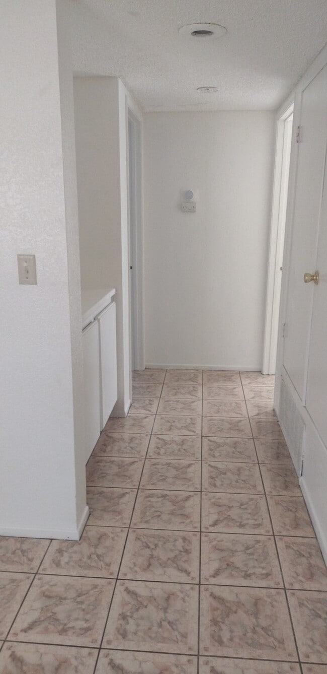 Building Photo - 1022 E Avenue Q3